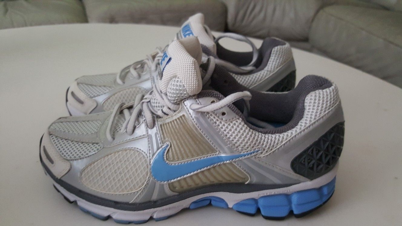 Nike Vomero
Womans "Size 7.5"