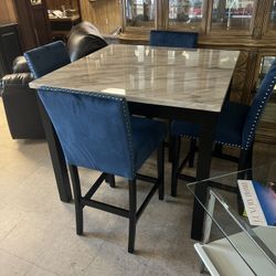 Dinette with for stools, 699