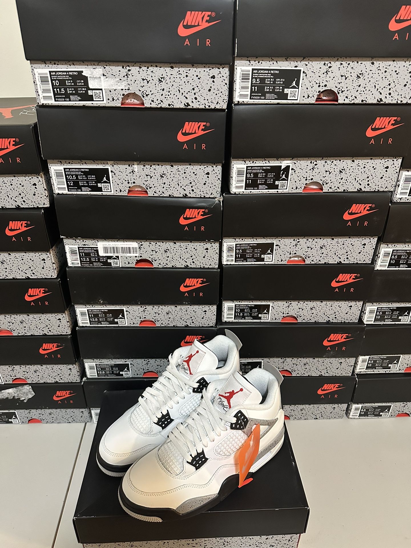 JORDAN 4 RETRO WHITE CEMENT 