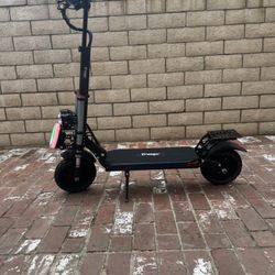 Dual-motor high-speed electric scooter