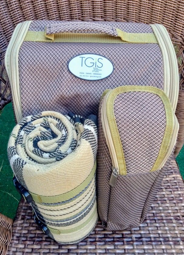 Picnic Backpack With Accessories ~New~