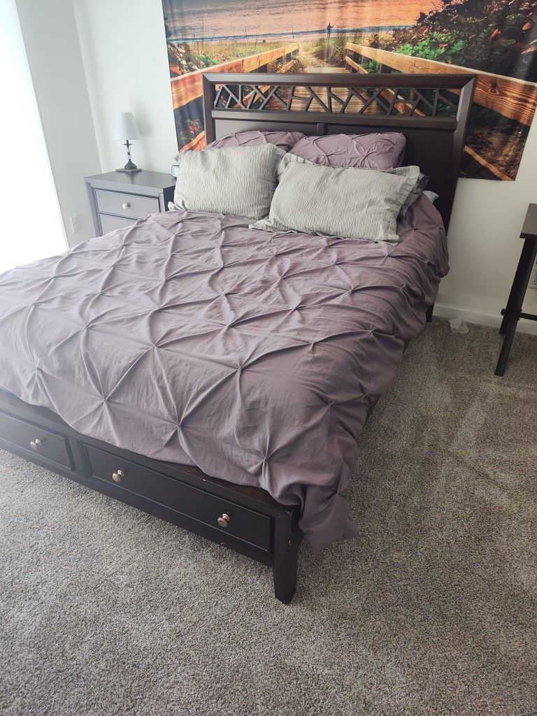 Queen Bed, Dresser, Mirror, night stand (no matress or box spring?)