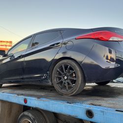 2013 Elantra  Hablo Español