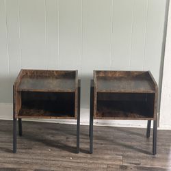 2 Nightstands/end Tables 