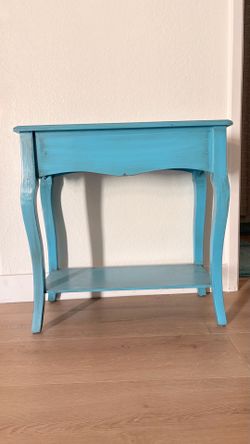 Accent table