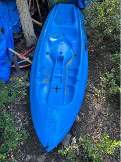 One person kayak with paddle