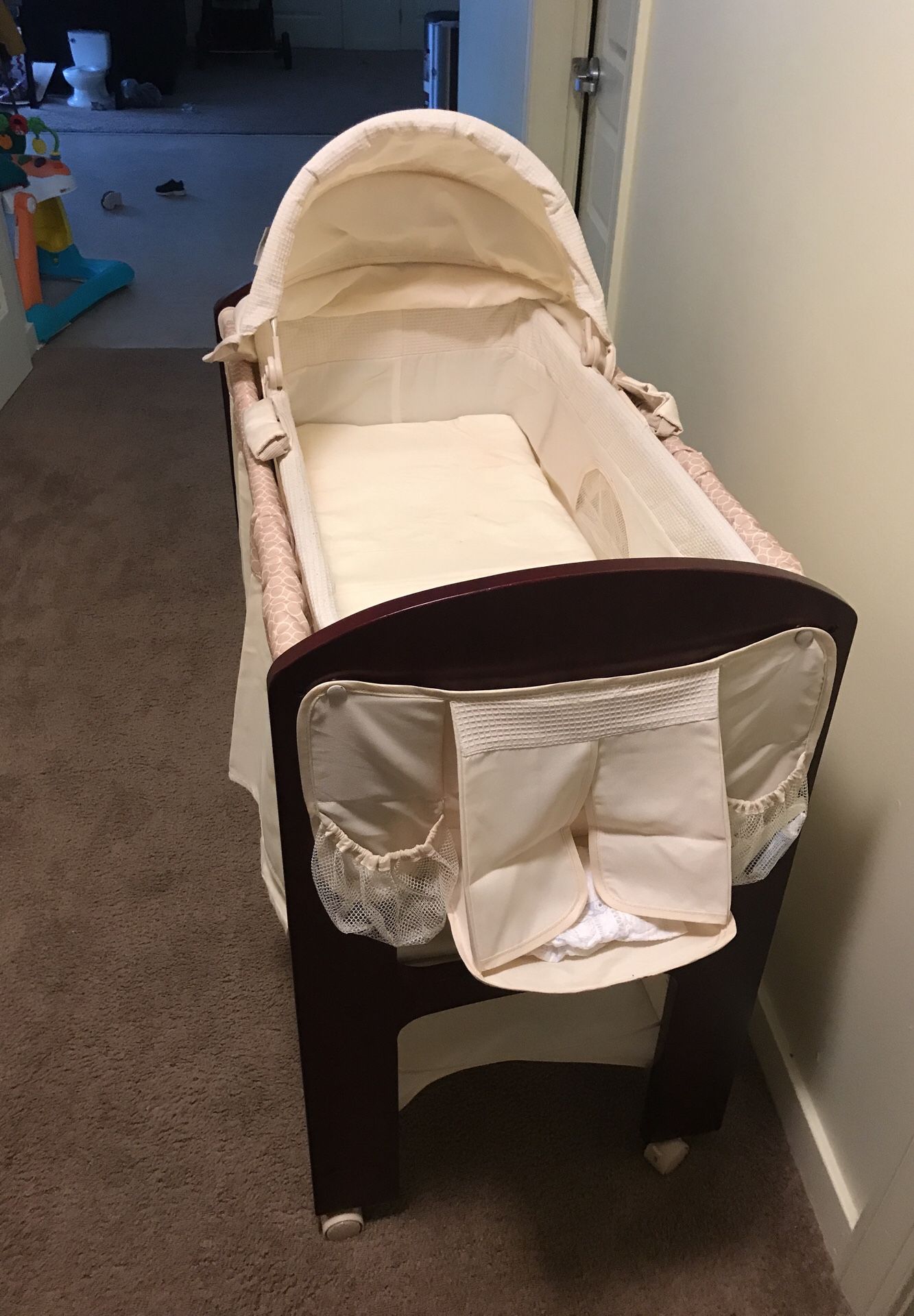 Contours baby bassinet