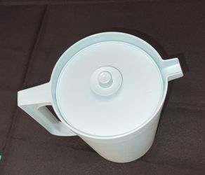 Vintage Tupperware Frosted 2 Quart Pitcher/Tupperware for Sale in Mesa, AZ  - OfferUp