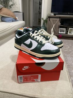 Women Vintage Green Dunks Size 6W DS