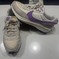 Women’s Nike Sneakers Size 11