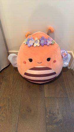 Lili The Bee Squishmallow Stuffed Animal