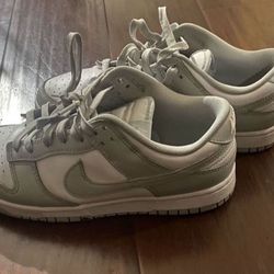 Nike Dunk Low Retro men’s shoe  size 8.5 good condition and without a box. $50