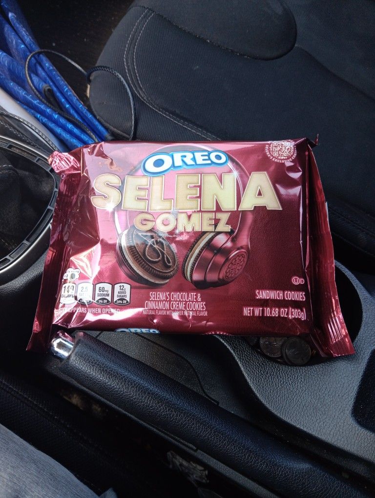Selena Gomez LIMITID EDITION Oreos