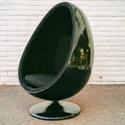 Mid-century Modern Egg Pod Chair