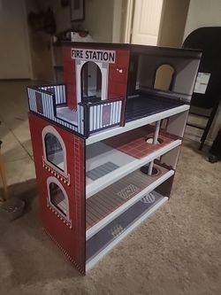 Fire station house by Ningo Hooya