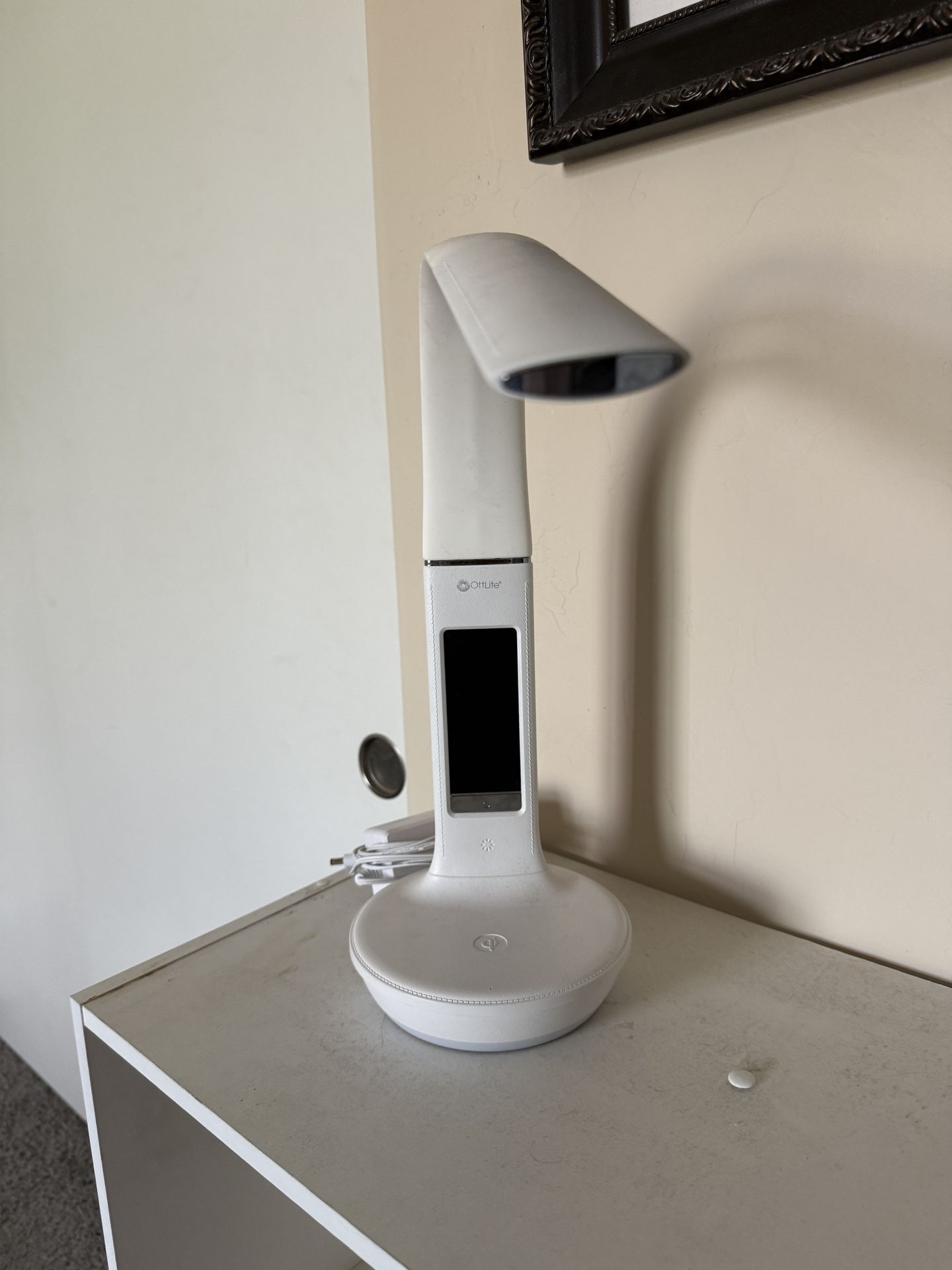 Desk Lamp With Wireless Charging Station