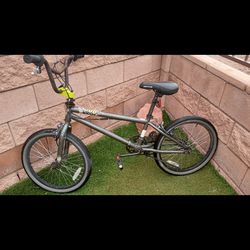 Mongoose Mode 100 Freestyle BMX Bike