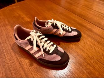 Pink velvet Adidas Samba sneakers, sz 7
