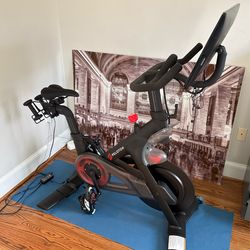 Peloton Bike 2021 and 3 lbs Weights