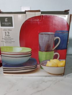 Dinnerware Set