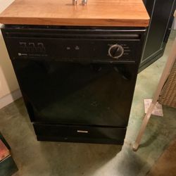 Maytag freestanding dishwasher