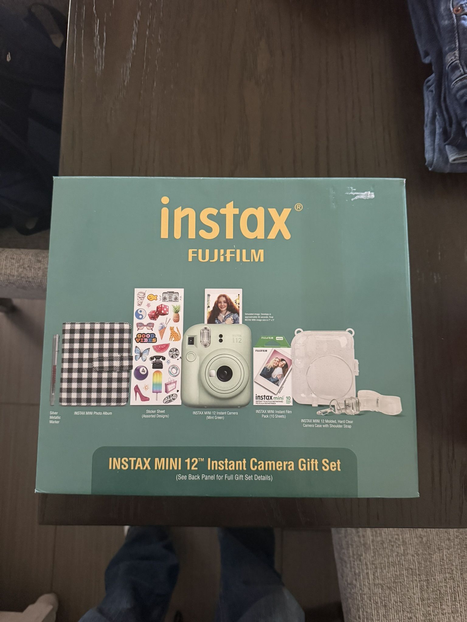Fuji INSTAX Mini 12 Holiday Bundle - Mint Green