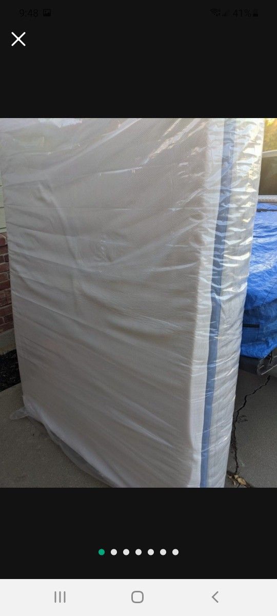 UP FOR SALE A BEAUTIFUL LUXURY QUEEN "HELIX MOONLIGHT" MATTRESS