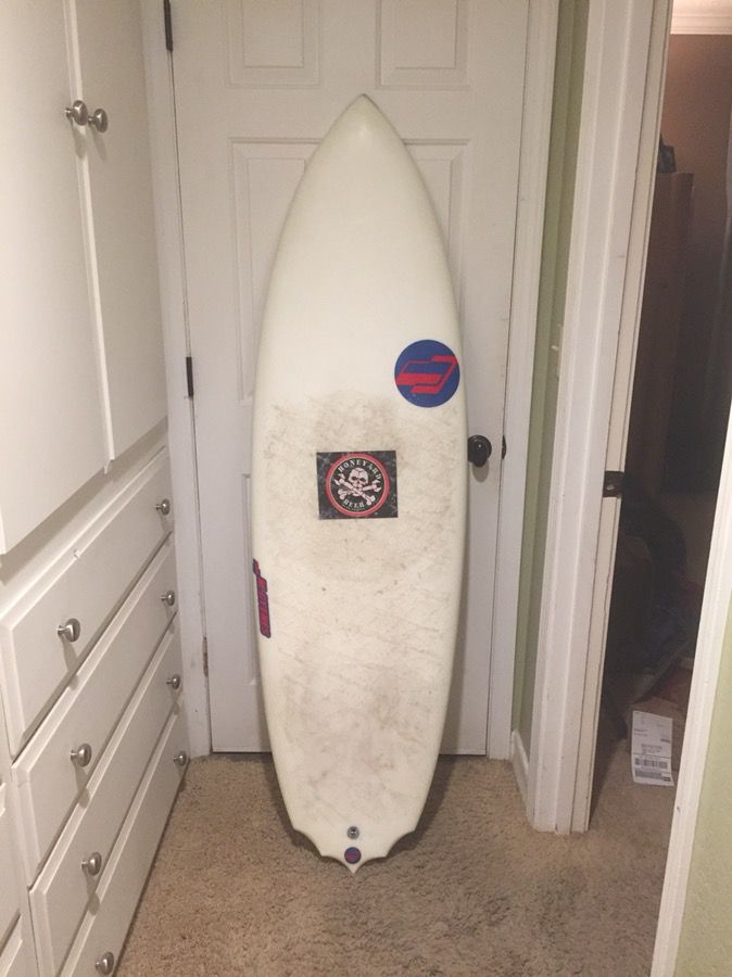 MoD surfboard 5’8