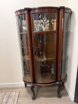 Curio cabinet/ hutch