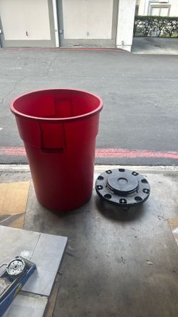 Trash can with wheels