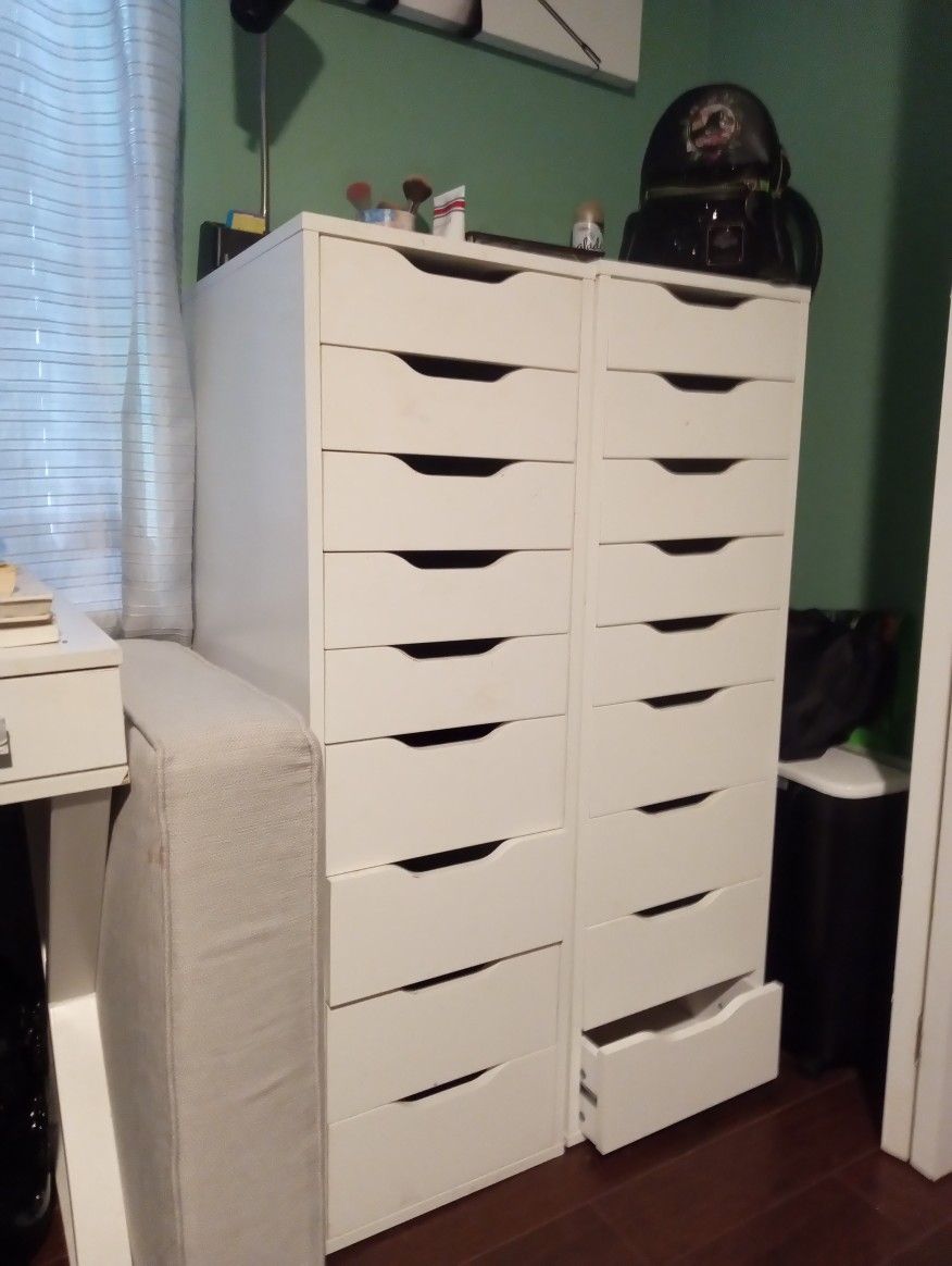 Smooth Sliding Drawers. Great For Nursery, Underwear, Jewelry, Makeup . Ect. I Have 4 Of Them, $25 Each