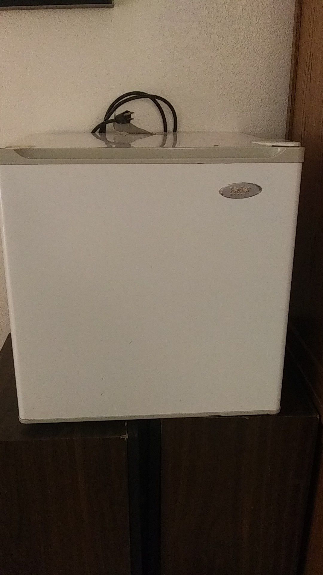 Haier mini fridge 18x18x17