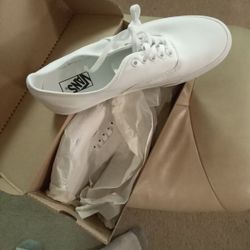 Vans True White Shoes NEW.  Size 11