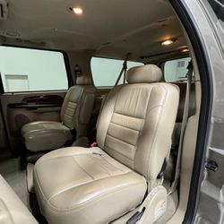 Ford Excursion 2nd Row Captain Bucket Seat