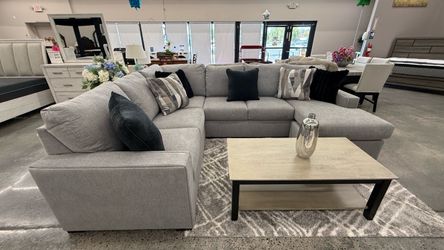 3 PC SECTIONAL WITH REVERSIBLE CHAISE