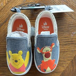 NWT Disney Winnie the Pooh baby boys sneakers size 6