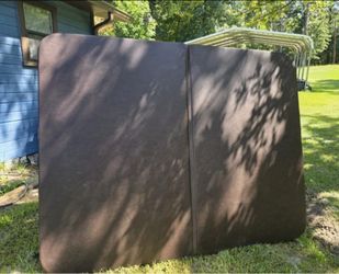 Hot Tub Cover 7'1" x 5'4" – Like New