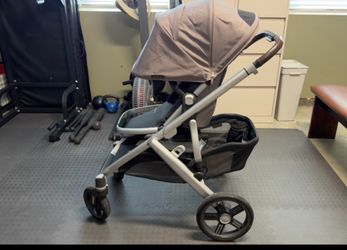 UPPAbaby Vista V3 Stroller + Baby Insert + Rain Cover + Bug Net — $750 OBO
