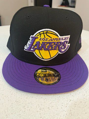 Mens Brand New Never Used NEW ERA LAKER  FITTED 71/8