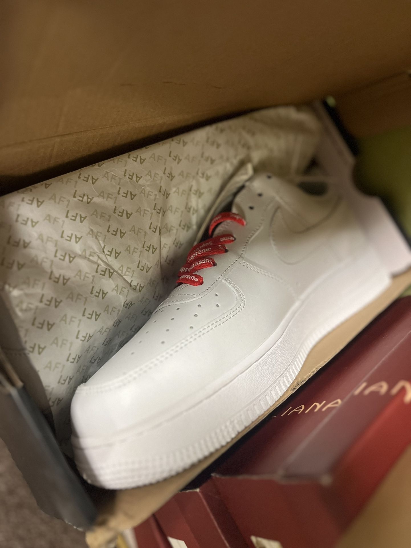 Surpreme AF1 White And Black 