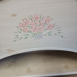 Desk top book shelf
