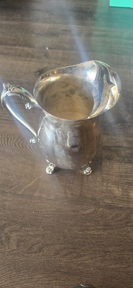Vintage Antique E.p Brass Silver Plated Pitcher W/ Ice Lip