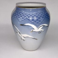 Vintage Beautiful Bing & Grondahl DENMARK  Seagull Gold Rim 5” Tall Vase #202