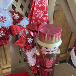 Christmas Santa Hats, Nutcracker Tin, Musical Tie & More 