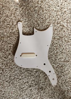 Squier Affinity Bronco Bass Pickguard & Pickup