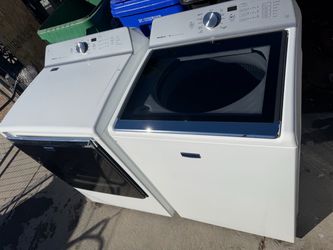 Maytag Bravo XL washer gas dryer