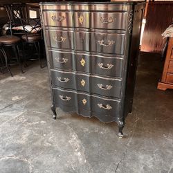 Vintage Tall Dresser🖤🖤🖤