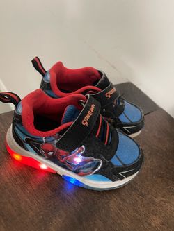 Boys spider man light up shoes size 6