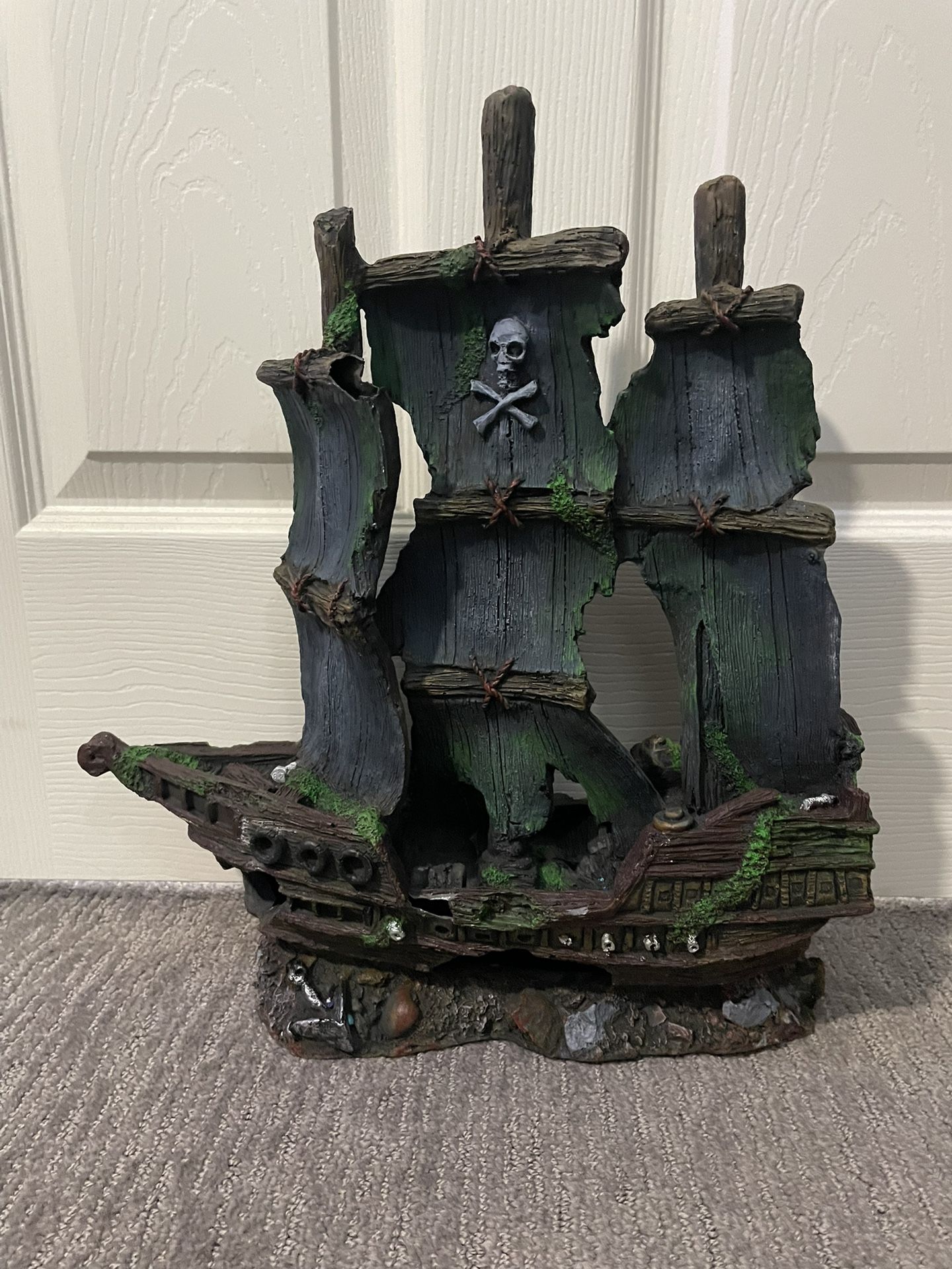Fish Tank Insert (Pirate Ship)