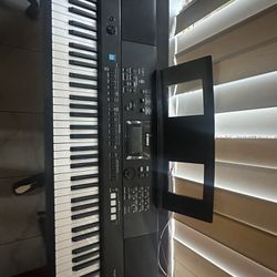 Yamaha PSR EW425 76 keyboard 